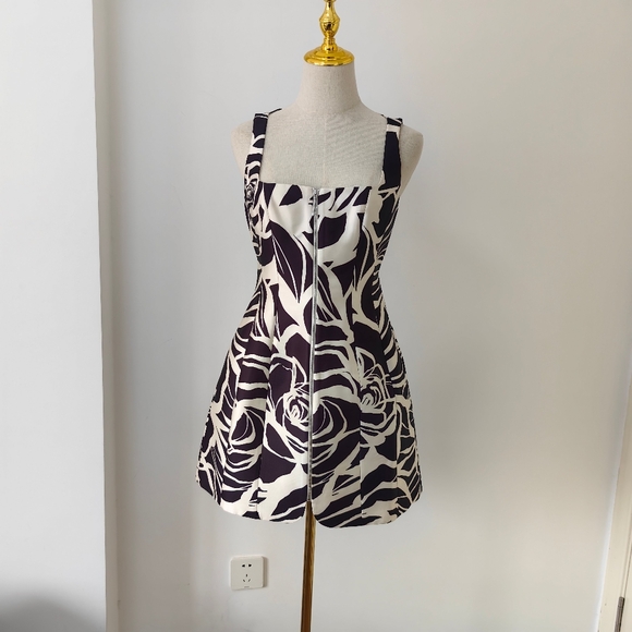 Alexis Claire Dress - Picture 4 of 11